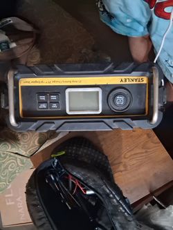 Stanley 25 Amp Battery Charger 75 Amp Engine Start