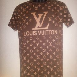 T Shirt. Louis Vuitton. Size Large