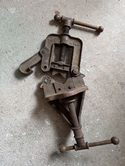 Antique Pipe Vice