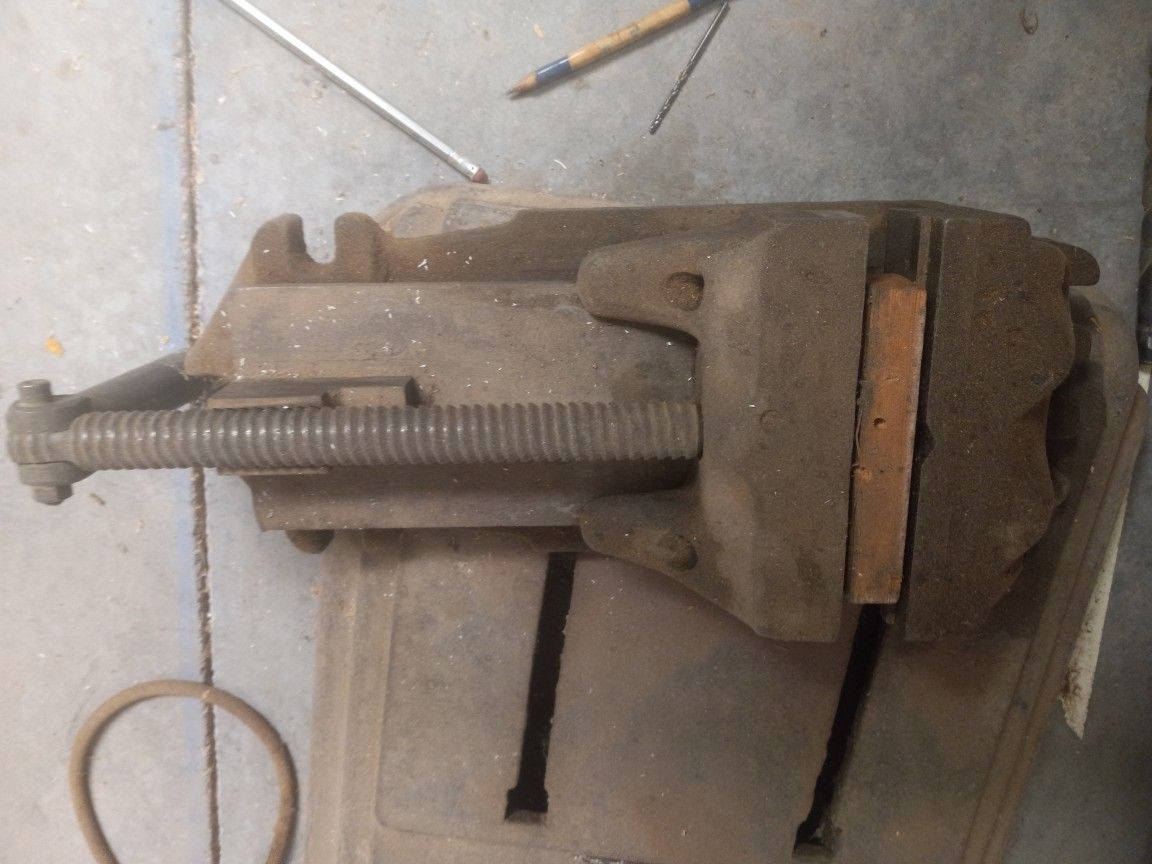 Vintage Bench Mount Vice