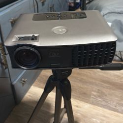 Dell 2400MP DLP Digital Multimedia Projector VGA 1463 Lamp Hours No Remote