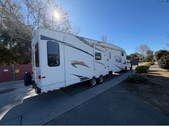 2010 Colman 35” 5th wheel