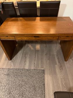 Free wooden Desk