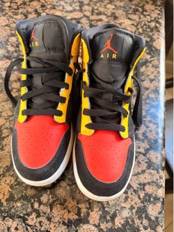 Air jordan 1 mid  amarillo team orange sze 4.5 Y