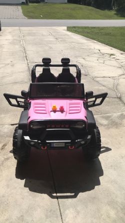 Girls battery operated Jeep