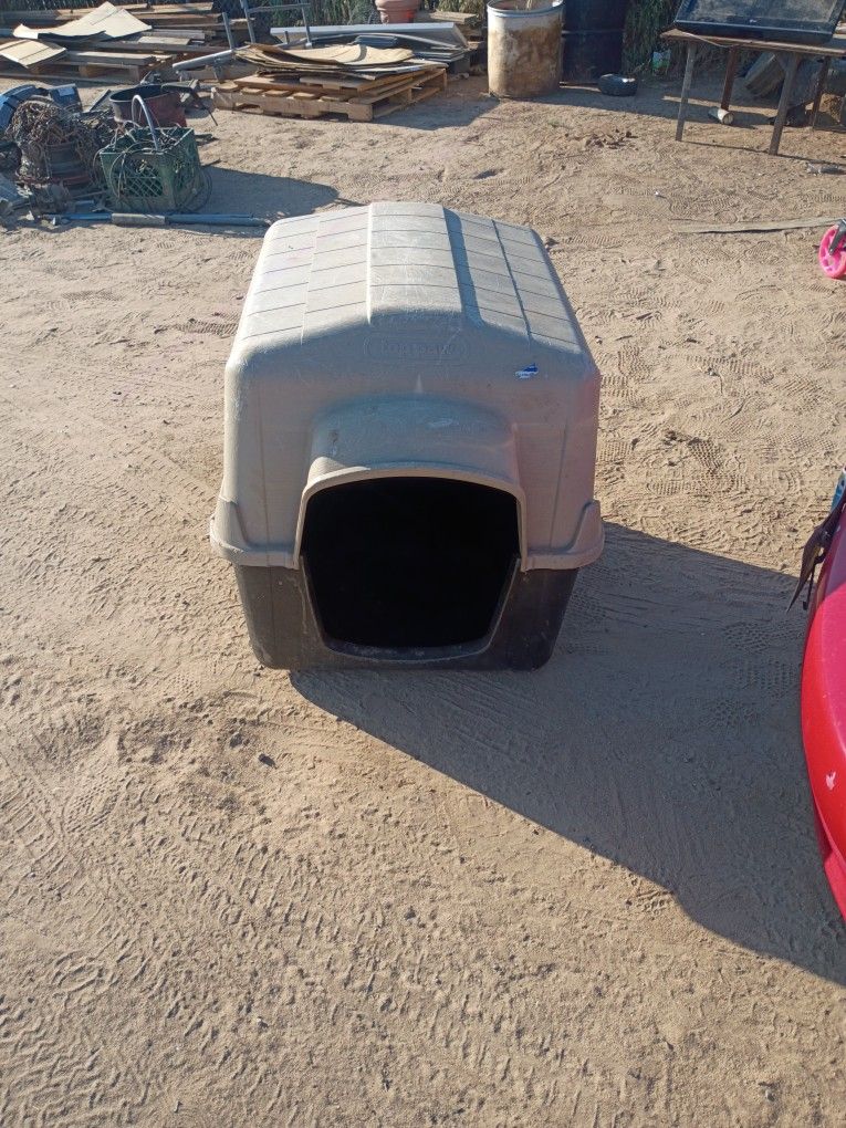 Full Size Dog House