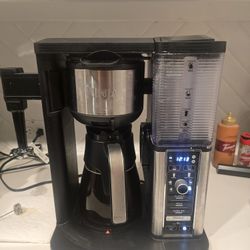Ninja Coffee pot With Frother