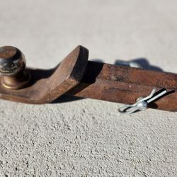 trailer hitch
ball mount
with hitch pin
13x2x4H"
$10