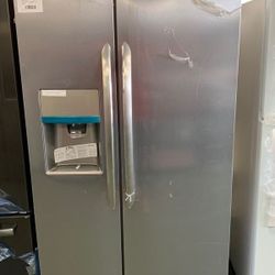 BRAND NEW FRIGIDAIRE LGHXTF REFRIGERATOR