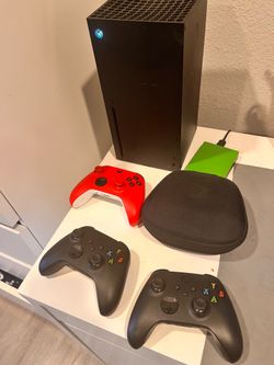 Xbox Series X 1TB + 2TB Seagate External Drive + 4 Controllers + Games