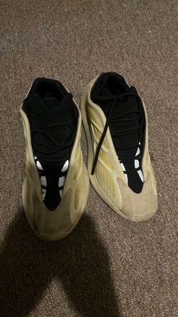 Adidas Yeezy 700 V3 Sneakers