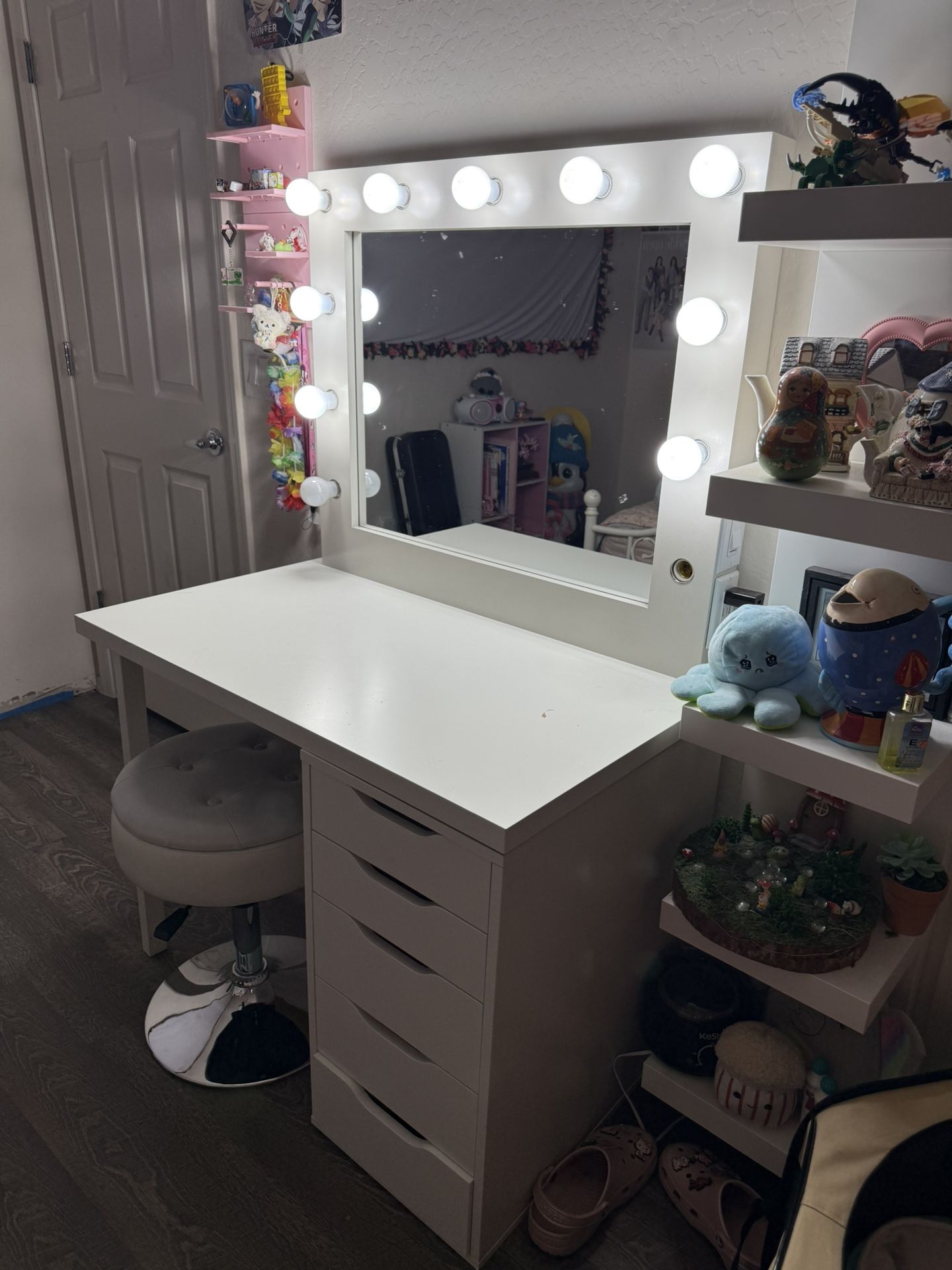 Vanity with Hollywood Lights