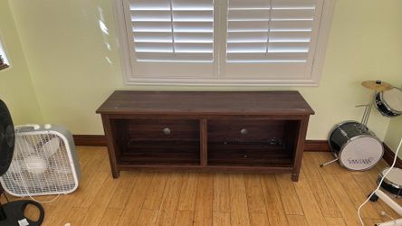 TV stand/ entertainment center