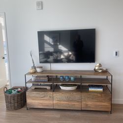 Samsung 55” Smart TV