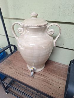 Classic 20 inch ceramic dispenser    carafe