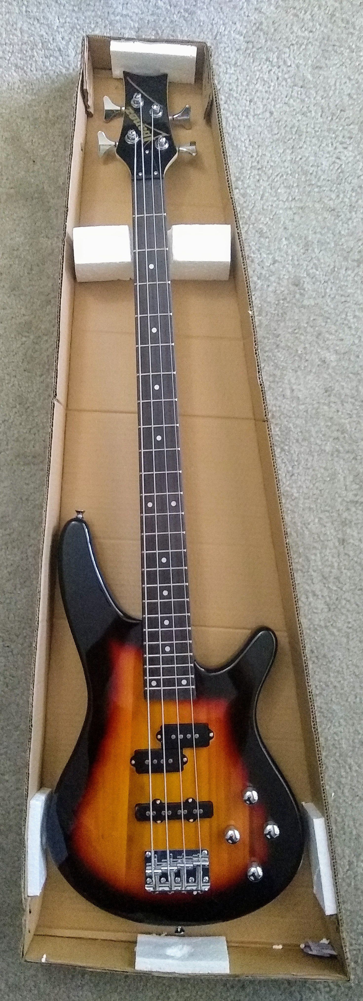 Bass Ibanez, electric bass guitar full size