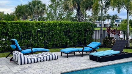 Free pool loungers and cushions - Pick up only