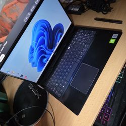 Dell  2- in-1 Touchscreen i7-10510U-CPU 10TH Gen. 16GB Ram 512GB SSD GPU: NVIDIA Graphics