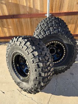 WHEELS AND TIRES SIZE 37X12.50R17 BOLT PATTERN 6X139.7 PRICE 1000
