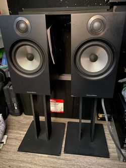 Bowen & Wilkins stand speakers