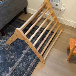 Lilly & River pikler Climber 