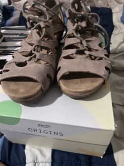 Women’s sandals size 8