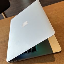 Apple MacBook Air 13” I5 Processor 4GB RAM 256GB SSD $150