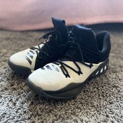 Almost New / Size 8 Adidas crazy explosives day one