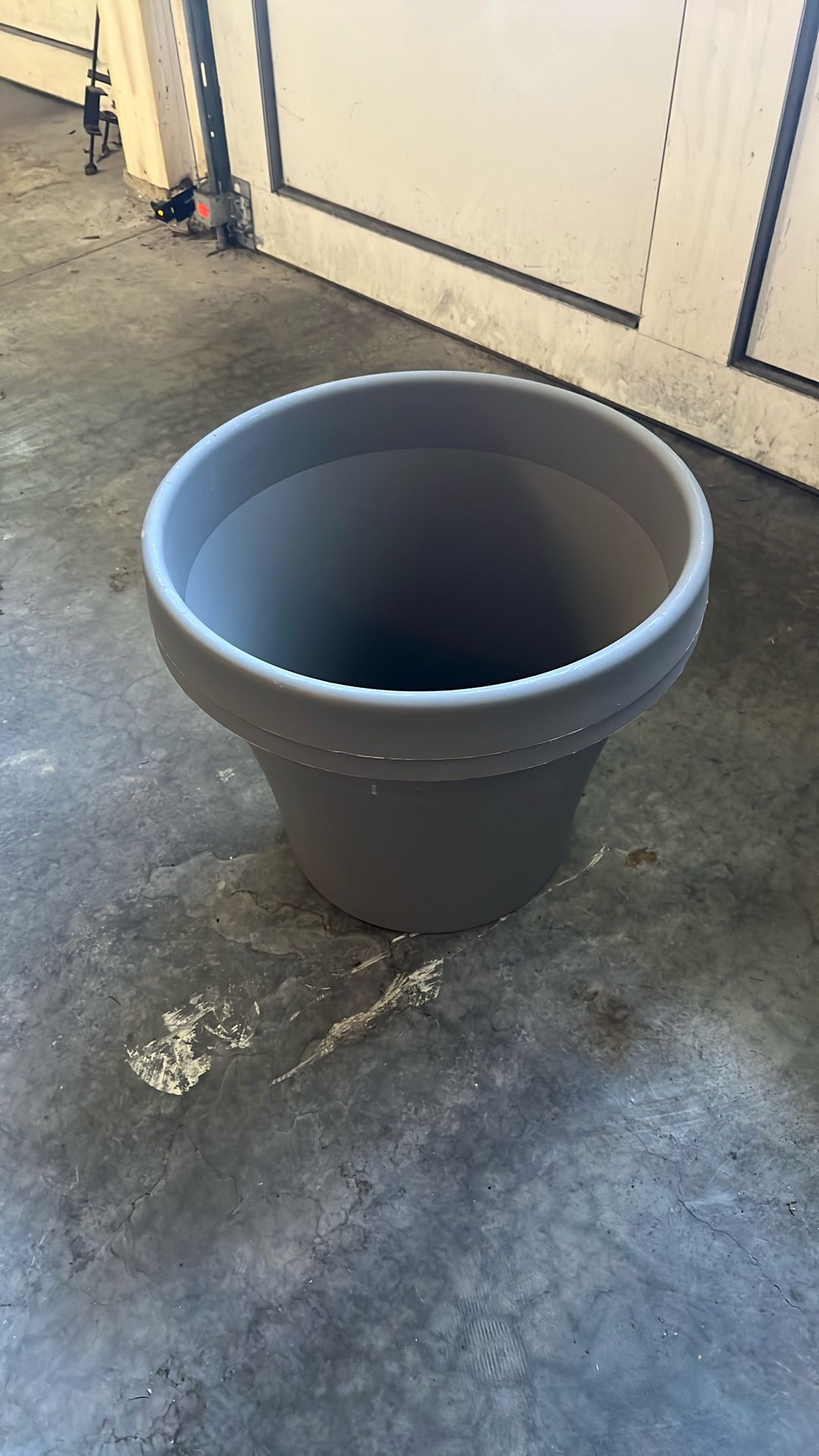 2 Plastic Planting Pots - Extra Large