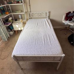 Twin Bed Frame /tein Mattress 