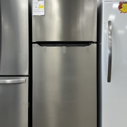 Frigidaire 20 cu. ft. Standard-Depth 30 inch Wide Top-Freezer Refrigerator