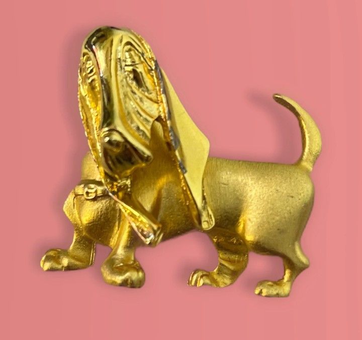 Swinging Head Basset Hound