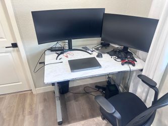 Sit and stand desk