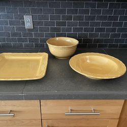 Beautiful Serving Platters, Trays and Serving Bowls 