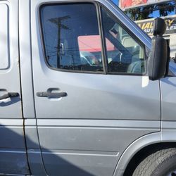 2002-2006 Sprinter Doors Hood Fender Van Part Out T1N Door