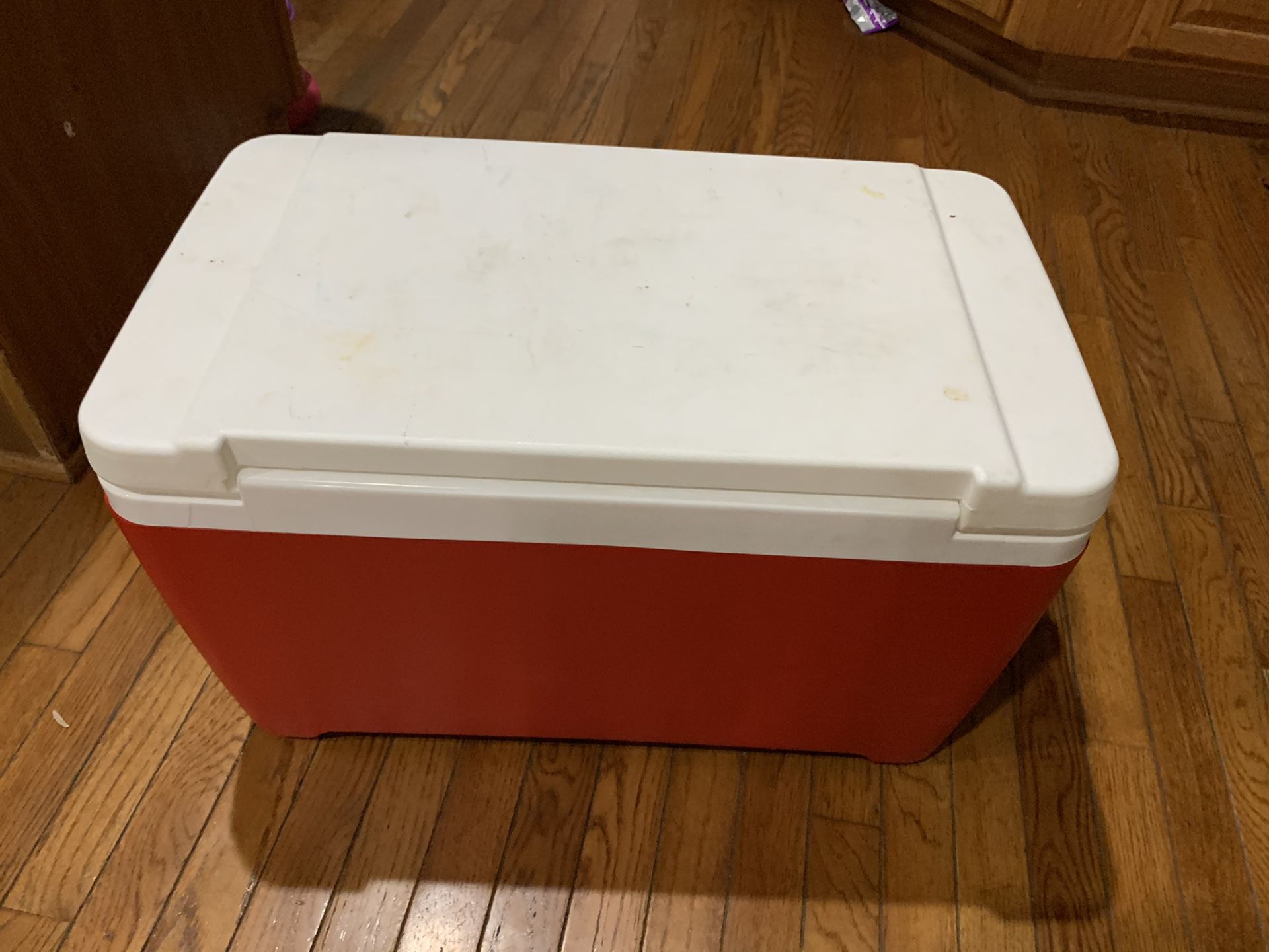 Ice cooler in good condition