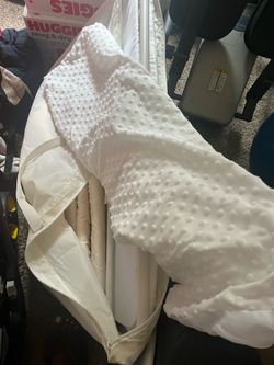 Cream Bedside Bassinet- Used twice
