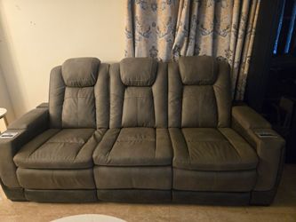 Power Reclining 3-Seat Sofa with Center Console