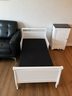 Toddler bed