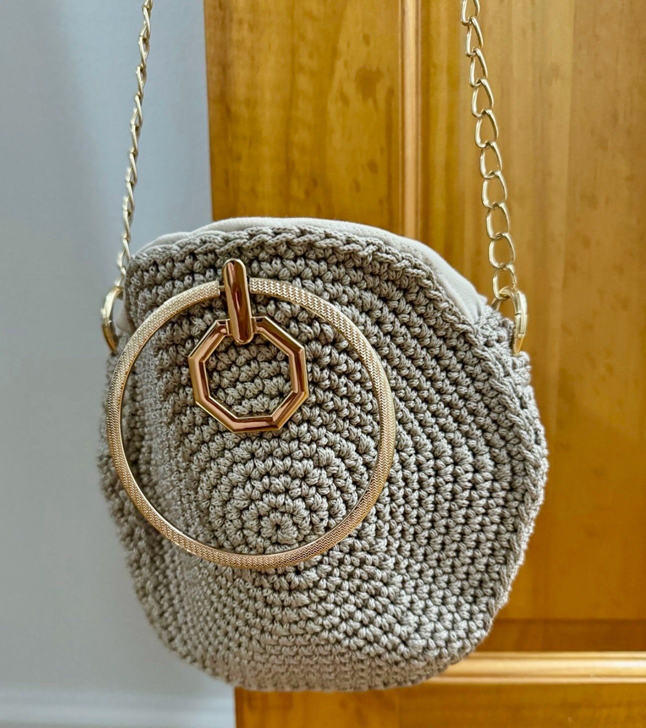 Unique crochet beige Handmade Bag purse with Chain Strap In great condition Approx 8” x 8”