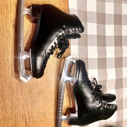 Riedell Motion 255 US9.5 Figure Skates w/Paramount High Level CP Blades