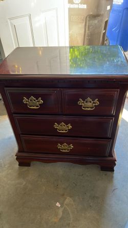 3 Drawer Dresser / Night Stand