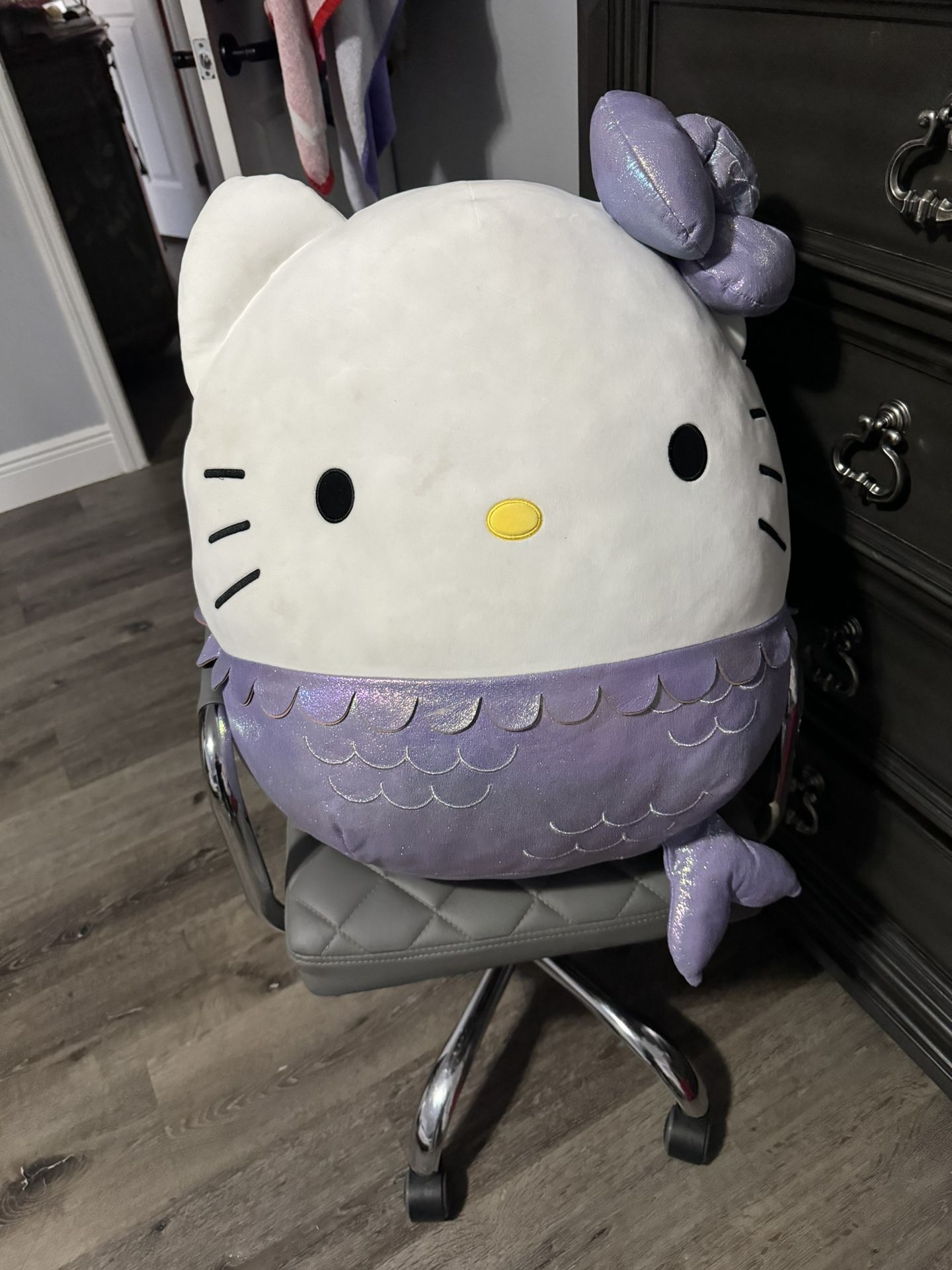 Hello Kitty Squishmallo