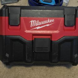 Milwaukee Vacuum  with 18v  Battery