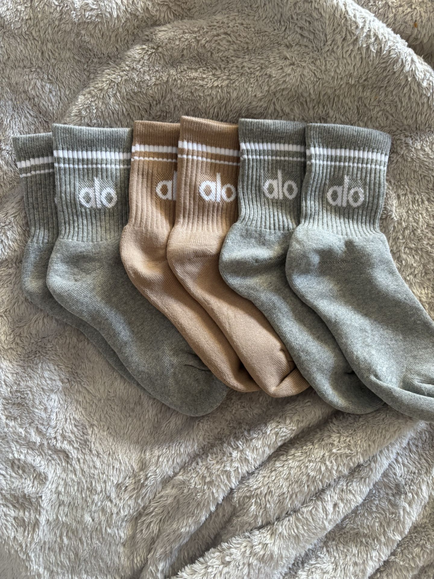 Alo Yoga Unisex Throwback Socks Brand New 3 Pack