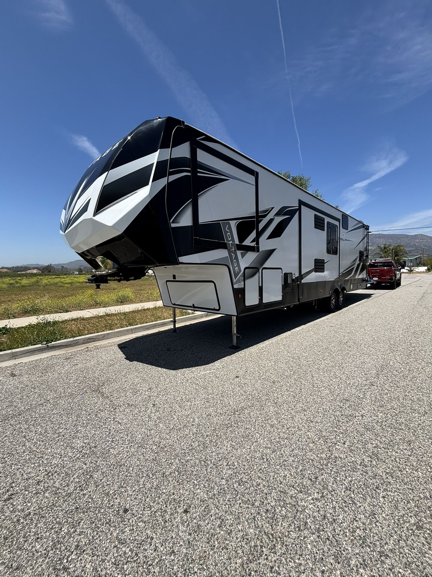 2021 Dutchman voltage triton 3571
