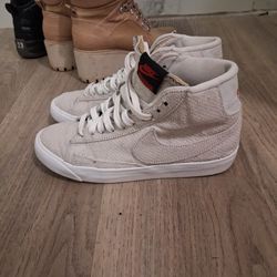 Size 5.5 Nike X Stranger Things 