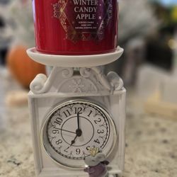 Bath & Body Works
Christmas Clock & Mouse 3-
Wick Pedestal Candle Holder