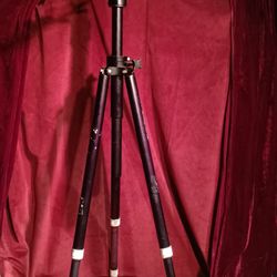 Star D Professional Tripod. Heavy duty