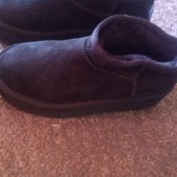 Woman's Boots Good Condition Size 8 $6.00